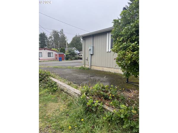 Lincoln City, OR 97367,304 SE PORT AVE