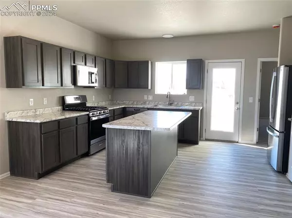 Pueblo, CO 81008,6105 Harper LN