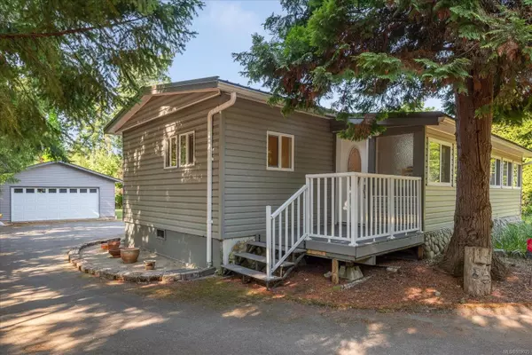 5370 Island Hwy W, Qualicum Beach, BC V9K 2E8