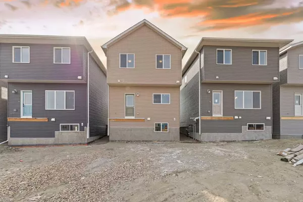 Airdrie, AB T4B 5M4,722 Bayview HL Southwest