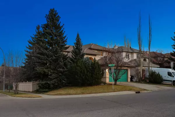 6 SIGNATURE Close SW,  Calgary,  AB T3H 2W6