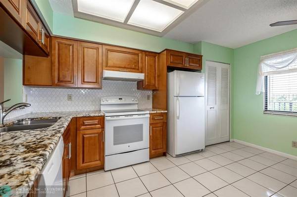 2202 S Cypress Bend Dr  #703, Pompano Beach, FL 33069