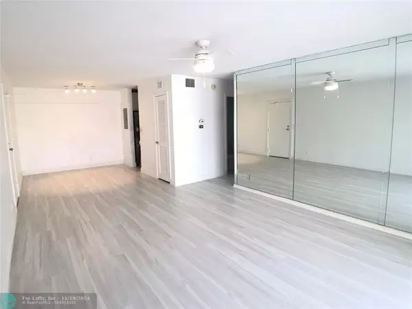 Fort Lauderdale, FL 33308,6275 Bay Club Dr  #4