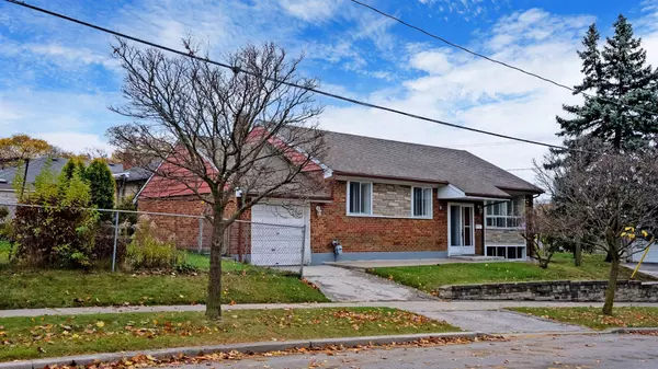 Toronto W04, ON M6M 2Z6,2 Garside CRES