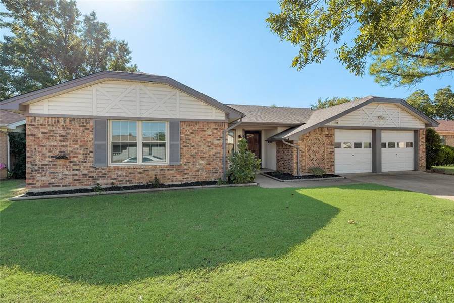 813 Ash Street, Burleson, TX 76028