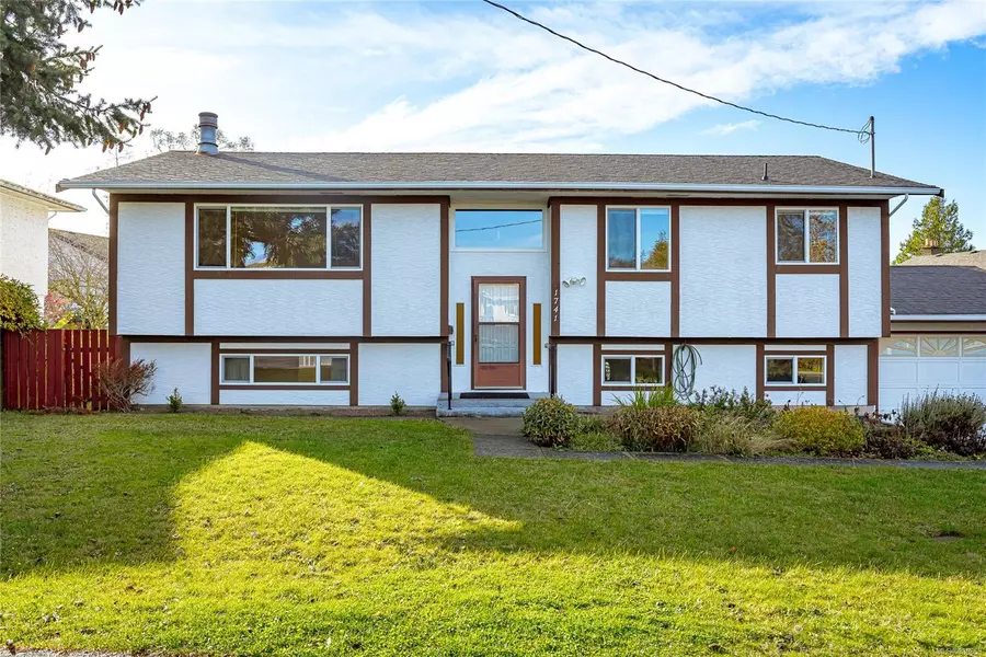 1741 Kenmore Rd, Saanich, BC V8N 5B3