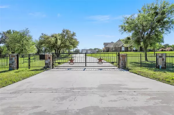 2800 Bob White Drive, Granbury, TX 76049