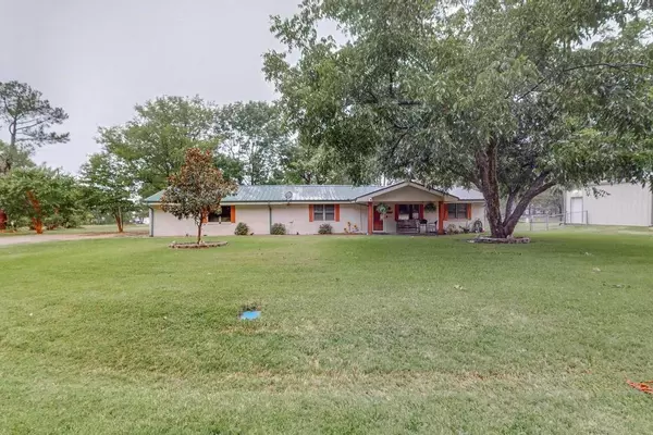 East Tawakoni, TX 75472,950 Little Oaks Drive