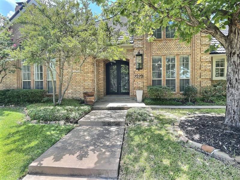 7229 Summitview Drive, Irving, TX 75063