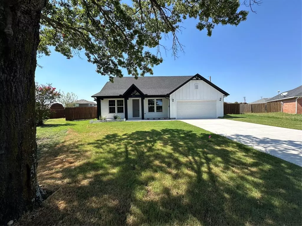 Van Alstyne, TX 75495,811 Birch Circle