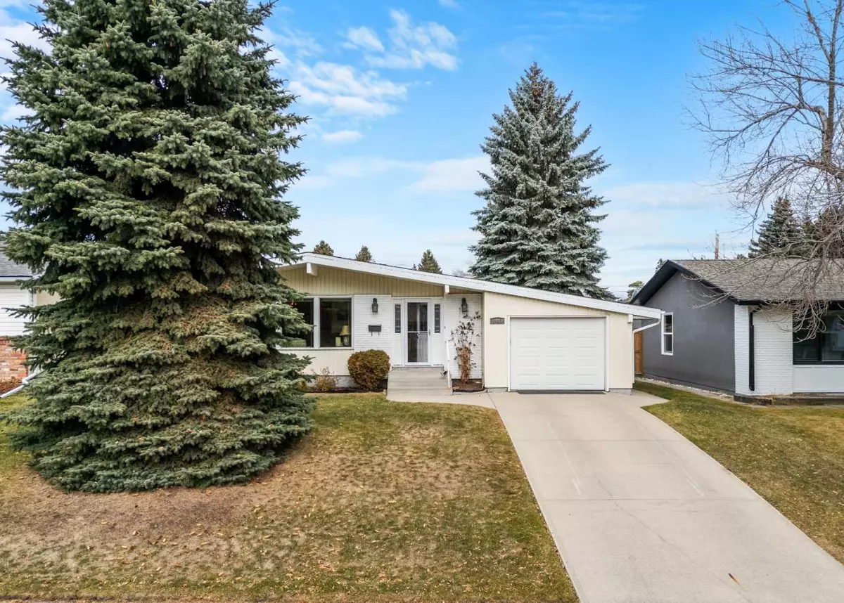 Calgary, AB T2K 4K3,7443 Huntertown CRES Northwest