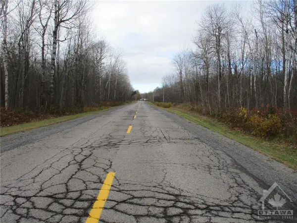 Vars, ON K4B 1S3,0 DEVINE RD