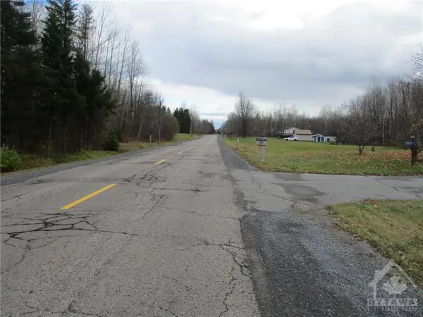 Vars, ON K4B 1S3,0 DEVINE RD