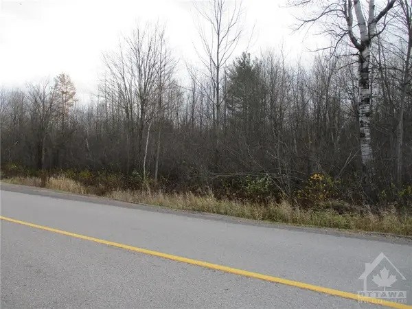 Vars, ON K4B 1S3,0 DEVINE RD