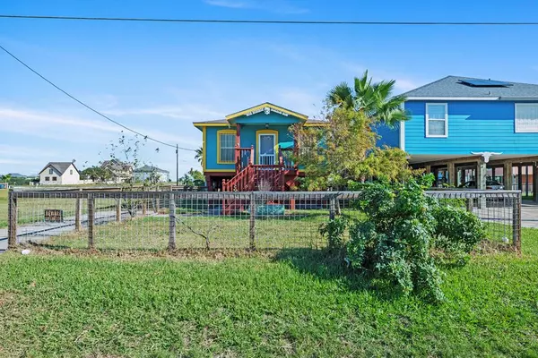 1308 S Live Oak Street, Rockport, TX 78382