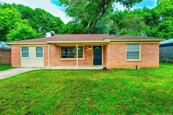 521 Parkside Drive, White Settlement, TX 76108