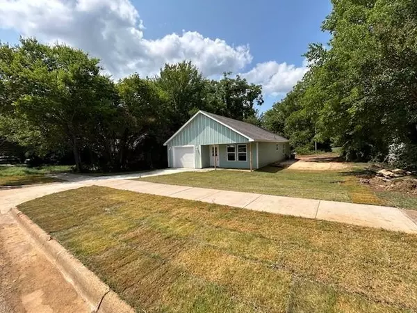 Denison, TX 75020,825 W Walker Street