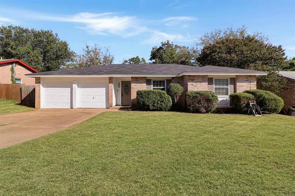 602 Shelmar Drive, Euless, TX 76039