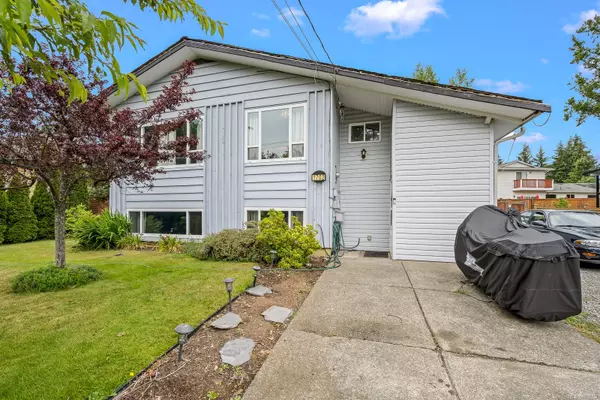 1702 Noel Ave, Comox, BC V9M 2L7