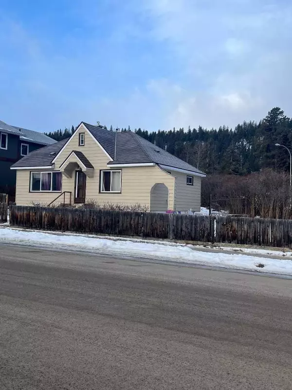 102 Geikie ST, Jasper, AB T0E 1E0