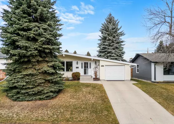 7443 Huntertown CRES Northwest, Calgary, AB T2K 4K3