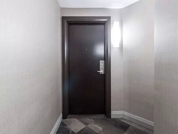 Toronto C08, ON M4W 3W6,55 Bloor ST E #203