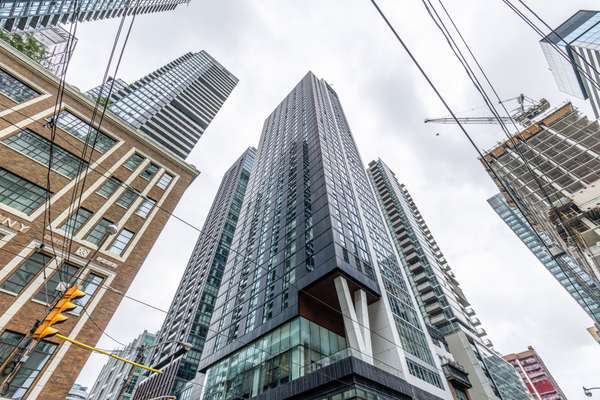 357 King ST W #3808, Toronto C01, ON M5V 0S7