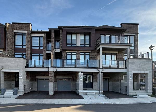 84 Holyrood CRES, Vaughan, ON L4H 5G2