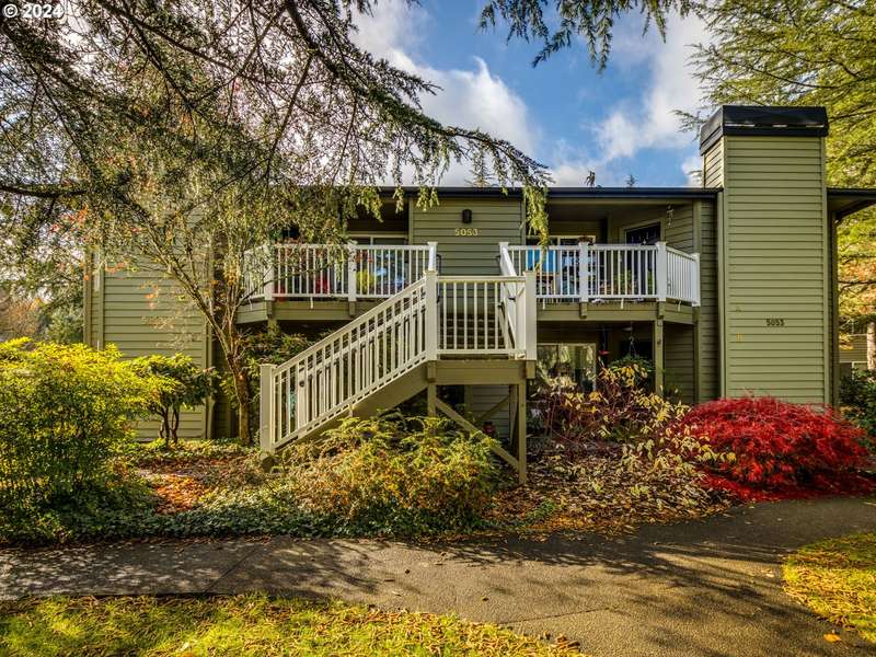 5053 FOOTHILLS DR #C, Lake Oswego, OR 97034