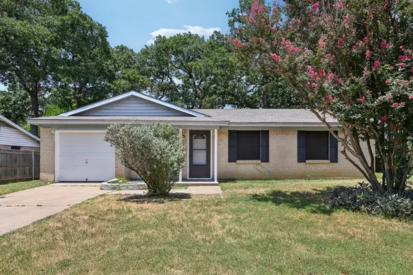 2203 Cales Drive, Arlington, TX 76013