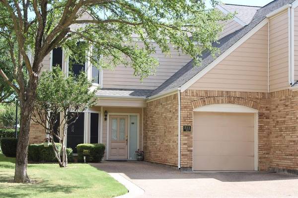 213 Cimarron Trail #6, Irving, TX 75063