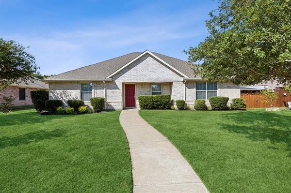 760 Meandering Drive,  Cedar Hill,  TX 75104