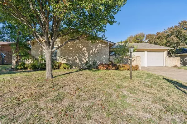 6320 Lawndale Drive, Edgecliff Village, TX 76134