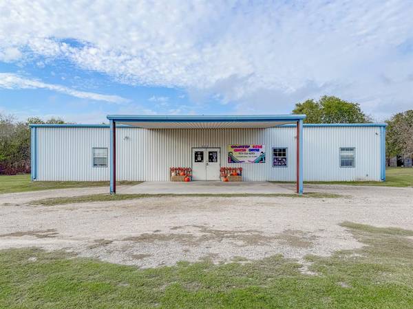 902 E Calhoun Street, Rice, TX 75155