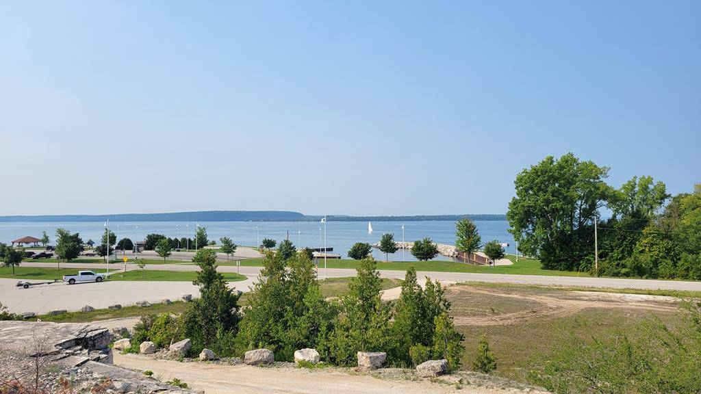 4882 Bay Shore Dr, Sturgeon Bay, WI 54235