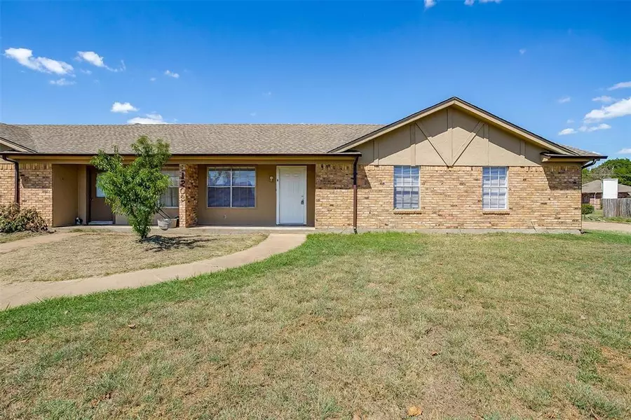 1203 N Nolan River Road #B, Cleburne, TX 76033