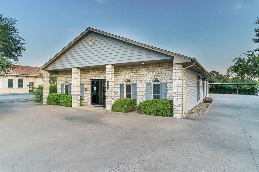 510 W Pearl Street, Granbury, TX 76048