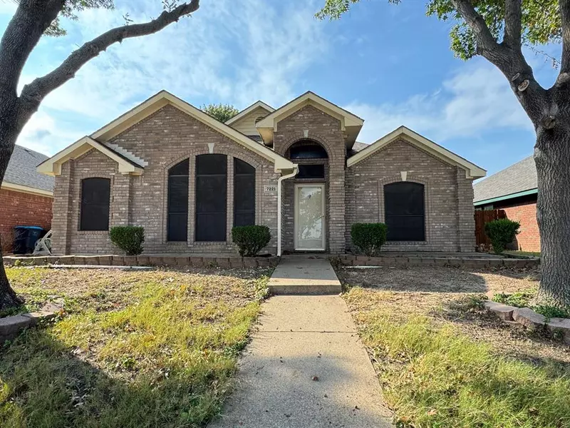 7221 Teal Drive, Fort Worth, TX 76137