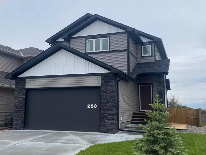 253 Rivergrove Chase West, Lethbridge, AB T1K 8H8