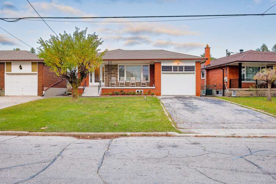 31 Liscombe RD, Toronto W04, ON M6L 3A3