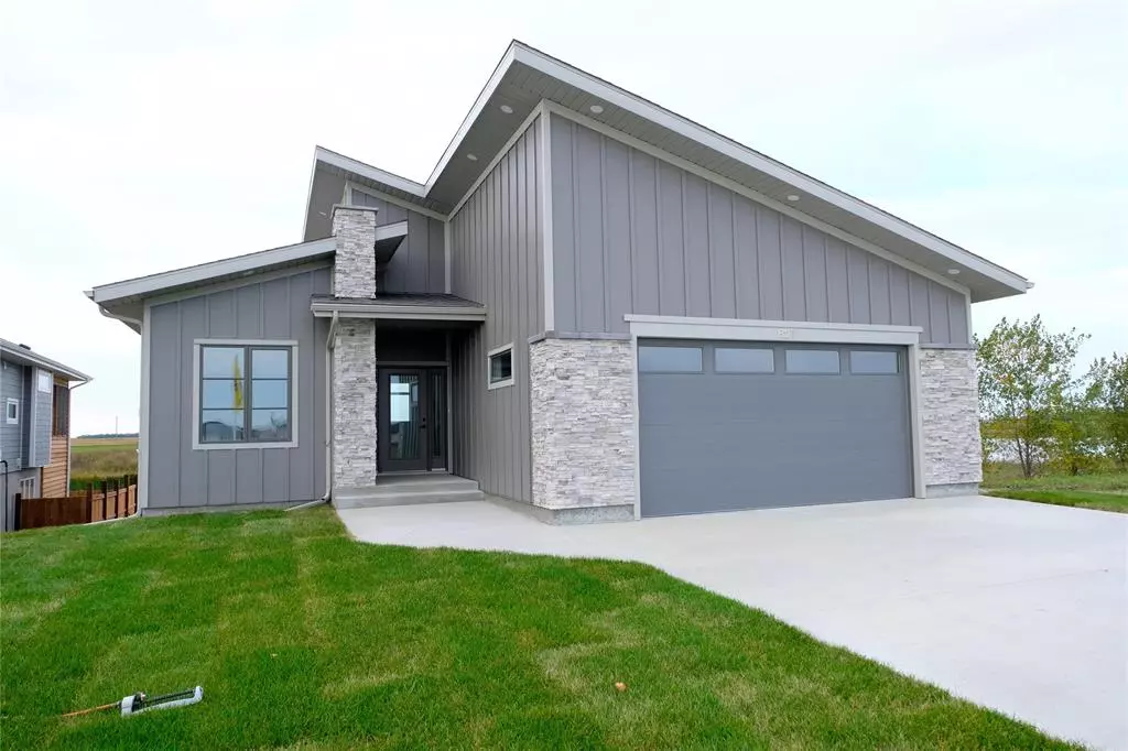 Niverville, MB R0A 0A1,827 Turnberry CV