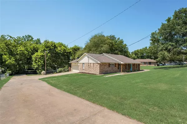 8260 Breeland Drive, Kemp, TX 75143