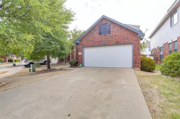 11528 Gloriosa Drive, Fort Worth, TX 76244