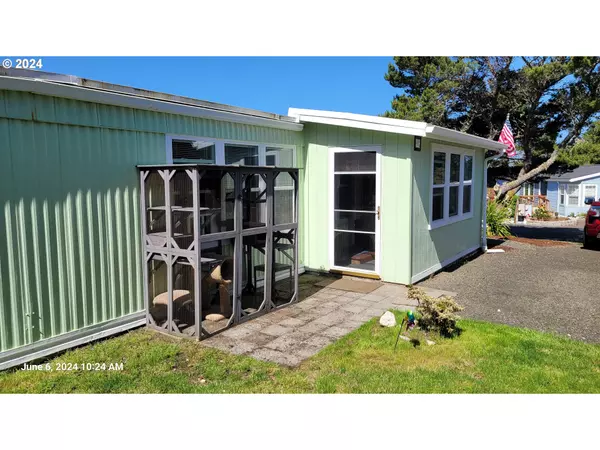 Florence, OR 97439,1601 RHODODENDRON DR #506