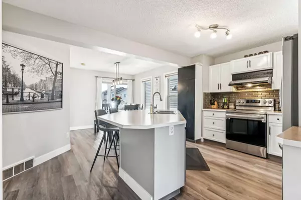 Calgary, AB T3K 6J7,17 Covebrook Close NE