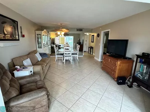 Lauderdale Lakes, FL 33319,3990 NW 42nd Ave  #208