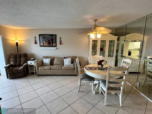 Lauderdale Lakes, FL 33319,3990 NW 42nd Ave  #208