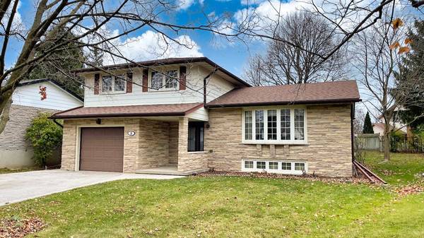 8 Champlain PL, Guelph, ON N1G 3C2