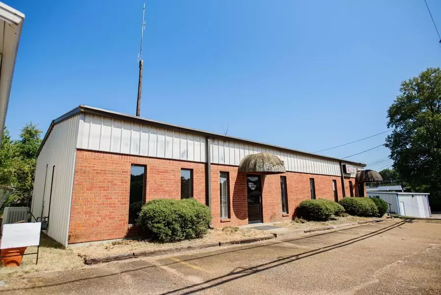 1425 North Lamar Blvd., Oxford, MS 38655