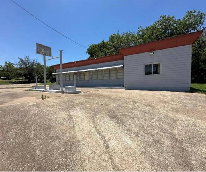 703 N Austin Street, Comanche, TX 76442